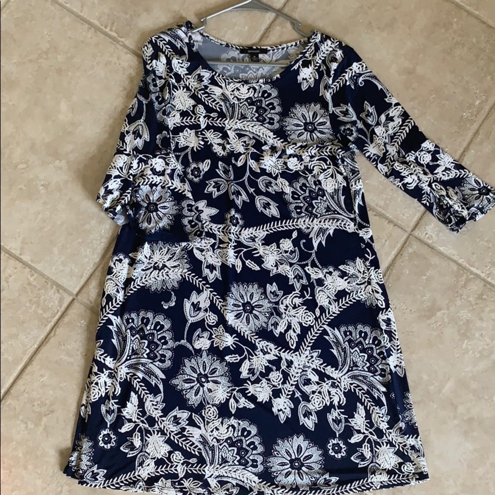 Dainty blue and white floral knee length dress!